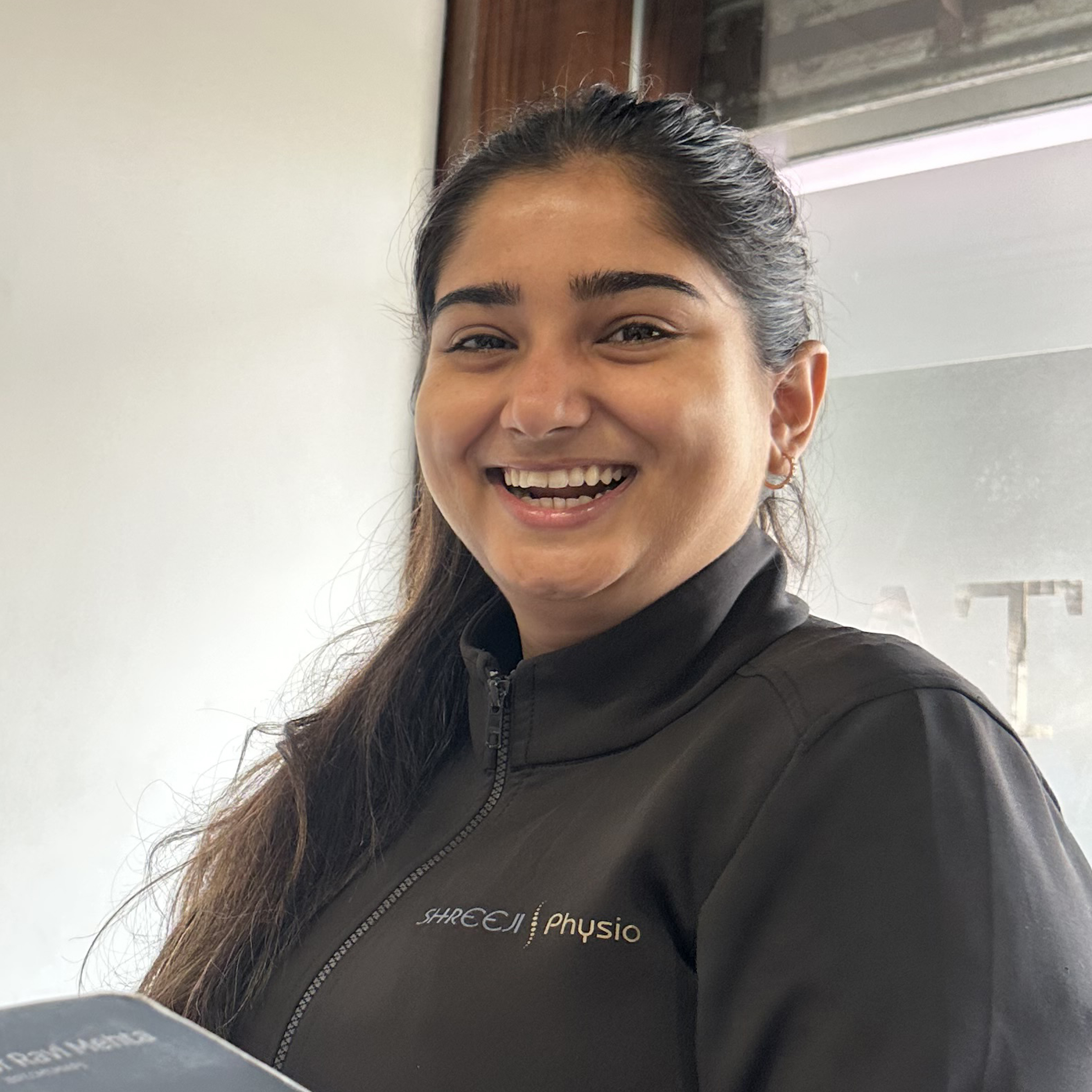 Dr. Aayushi Doctor profile